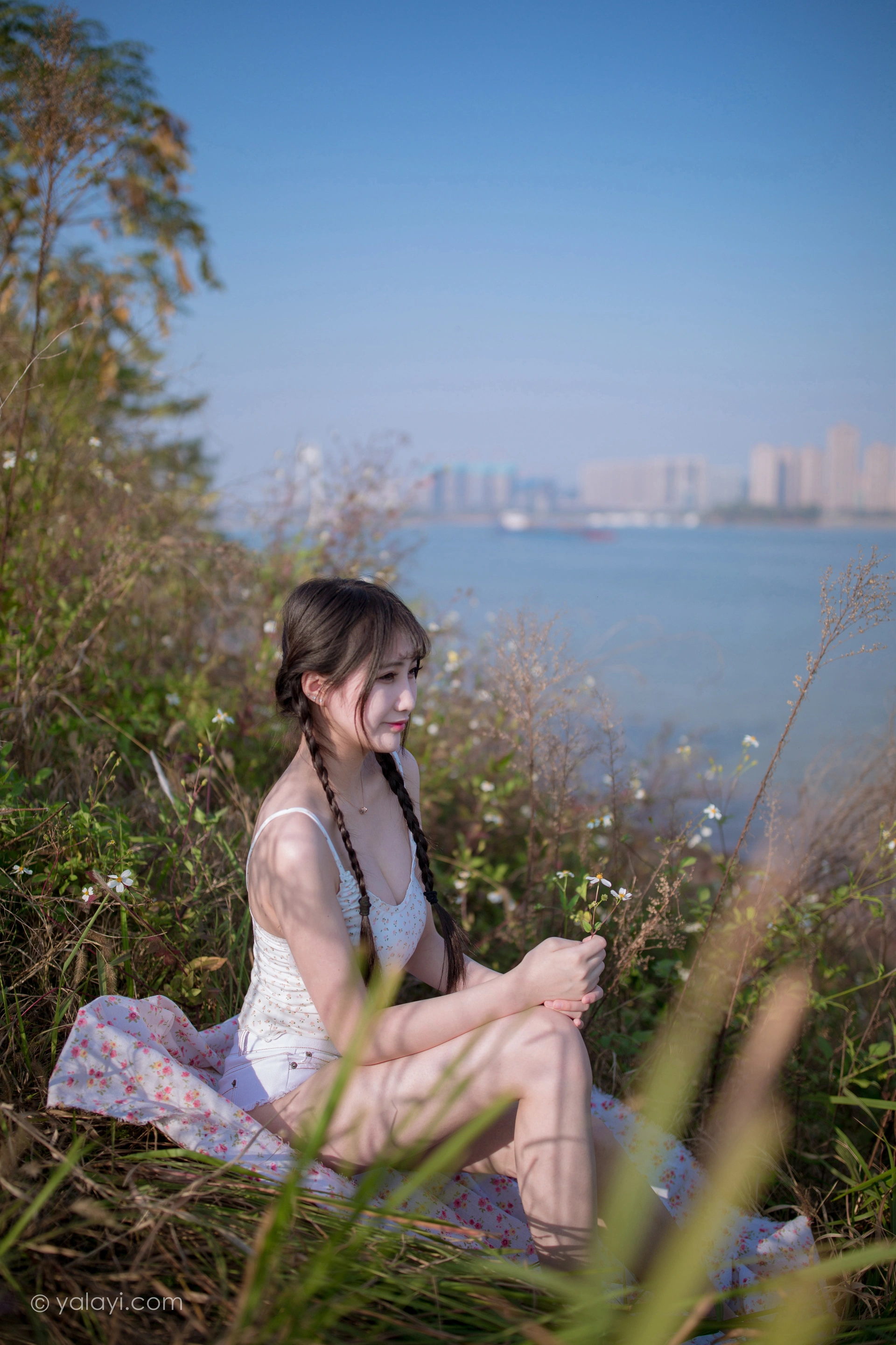 [YALAYI雅拉伊] 2020.12.07 NO.736 瓶儿《去江边》 2